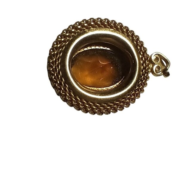 VINTAGE 1.25" GOLDTONE ORNATE AMBER TONE GLASS CHARM/PENDANT - Picture 4 of 5